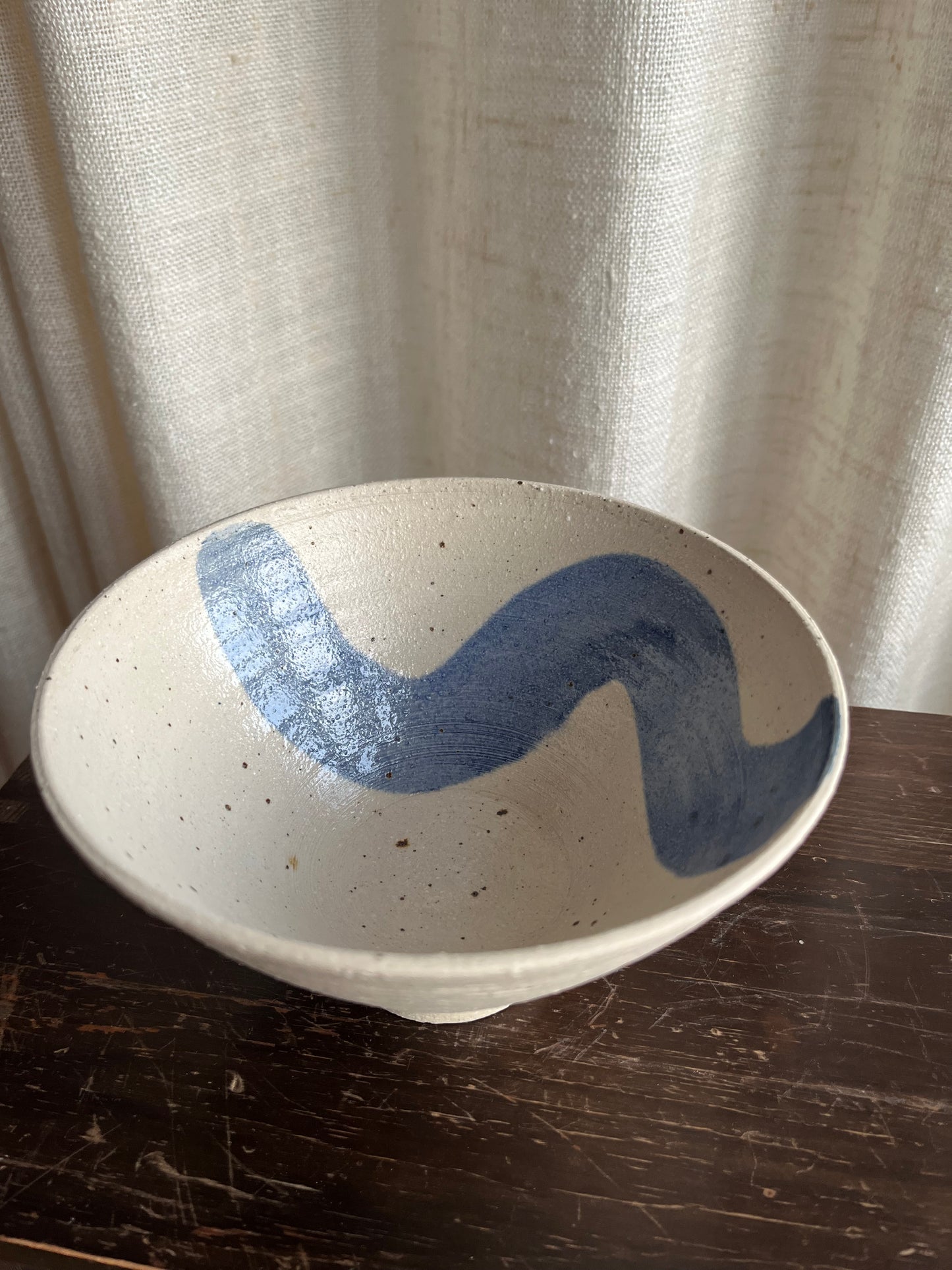 Dusty wavy bowl