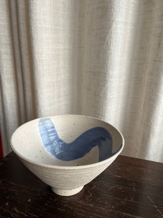 Dusty wavy bowl